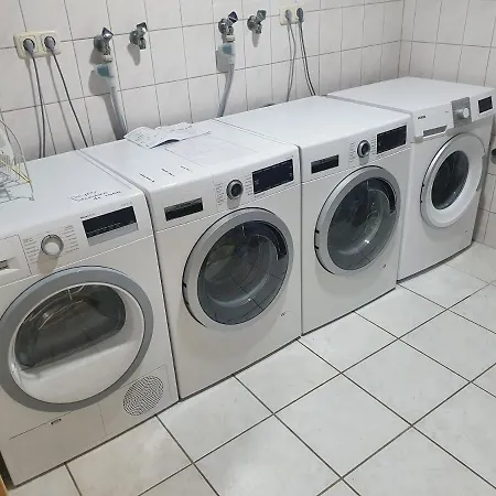 Ruhige Lage - 7 Betten - 2 Wc - Ust Ausweisbar - Netflix - Youtube Premium - Bosch Waschmaschinen Und Waeschetrockner Apartmán *