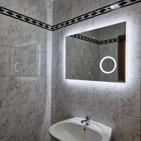 Ruhige Lage - 7 Betten - 2 Wc - Ust Ausweisbar - Netflix - Youtube Premium - Bosch Waschmaschinen Und Waeschetrockner Apartmán *