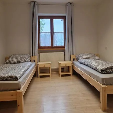 Ruhige Lage - 7 Betten - 2 Wc - Ust Ausweisbar - Netflix - Youtube Premium - Bosch Waschmaschinen Und Waeschetrockner Otting (Traunstein)
