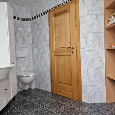 Ruhige Lage - 7 Betten - 2 Wc - Ust Ausweisbar - Netflix - Youtube Premium - Bosch Waschmaschinen Und Waeschetrockner * Otting (Traunstein)