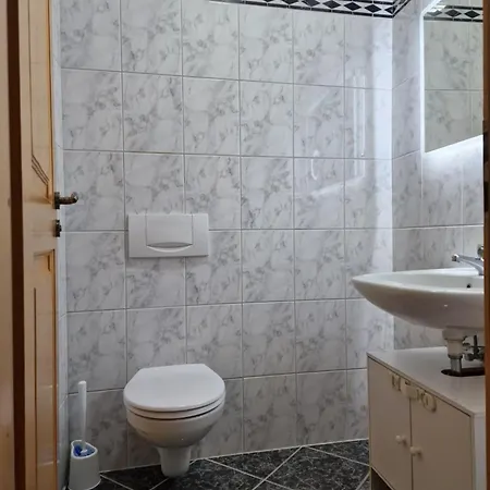 Ruhige Lage - 7 Betten - 2 Wc - Ust Ausweisbar - Netflix - Youtube Premium - Bosch Waschmaschinen Und Waeschetrockner