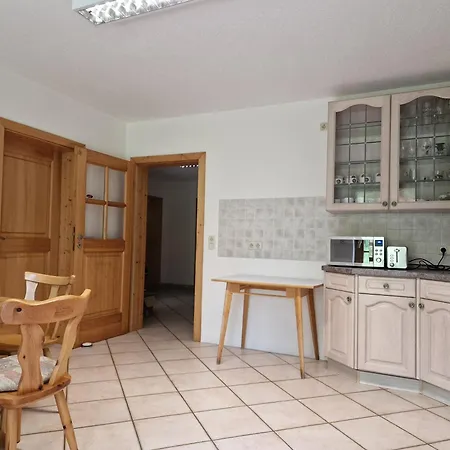 Apartman Ruhige Lage - 7 Betten - 2 Wc - Ust Ausweisbar - Netflix - Youtube Premium - Bosch Waschmaschinen Und Waeschetrockner Otting (Traunstein)