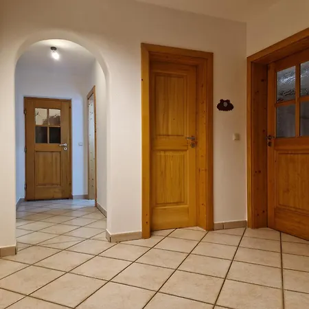 Ruhige Lage - 7 Betten - 2 Wc - Ust Ausweisbar - Netflix - Youtube Premium - Bosch Waschmaschinen Und Waeschetrockner Apartman Otting (Traunstein)