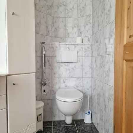 Ruhige Lage - 7 Betten - 2 Wc - Ust Ausweisbar - Netflix - Youtube Premium - Bosch Waschmaschinen Und Waeschetrockner Otting (Traunstein)